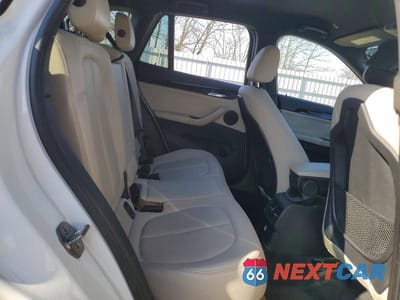 Zdjęcie 11 z 12 samochodu: 2018 BMW X1 XDRIVE28I VIN:WBXHT3C30J5L28575 - miniatura