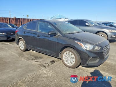 Czwarte zdjęcie samochodu z boku: 2019 HYUNDAI ACCENT SE VIN:3KPC24A32KE061691 - miniatura