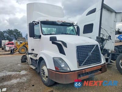 2015 VOLVO VNL SEMI TRUCK 4V4N19TG6FN922790 - główne zdjęcie licytacji z USA - miniatura