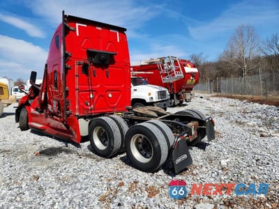 Trzecie zdjęcie samochodu z tyłu: 2019 FREIGHTLINER CASCADIA 126 SEMI TRUCK VIN:3AKGHHDR2KSKB6568 - miniatura
