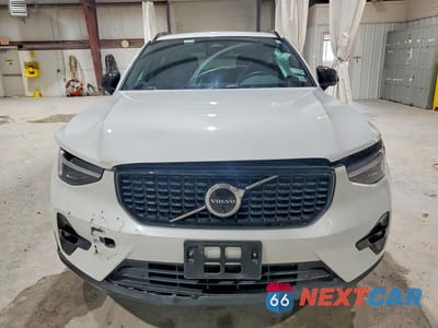 Piąte zdjęcie samochodu w środku: 2024 VOLVO XC40 PLUS VIN:YV4L12UL6R2355358 - miniatura