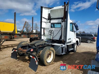 Czwarte zdjęcie samochodu z boku: 2017 VOLVO VN VNL VIN:4V4N39TG8HN988044 - miniatura