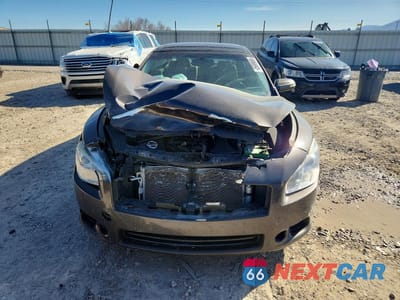 Piąte zdjęcie samochodu w środku: 2014 NISSAN MAXIMA 3.5 SV VIN:1N4AA5AP5EC492479 - miniatura