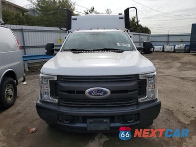 Piąte zdjęcie samochodu w środku: 2019 FORD F-350 SD UTILITY BOX ** CLN TITLE * PRI FLEET ** VIN:1FDRF3G69KEF73014 - miniatura
