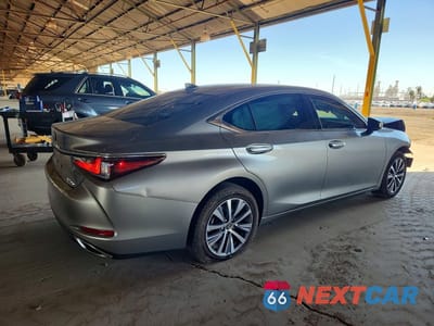 Trzecie zdjęcie samochodu z tyłu: 2021 LEXUS ES 350 BASE VIN:58ACZ1B14MU107683 - miniatura