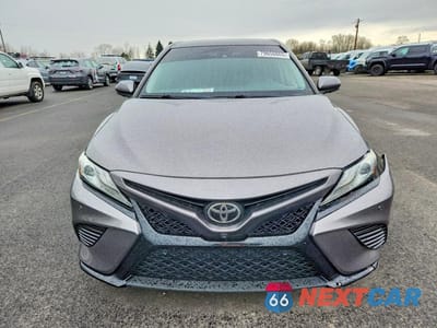 Piąte zdjęcie samochodu w środku: 2018 TOYOTA CAMRY XSE VIN:4T1B61HK6JU523113 - miniatura