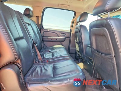 Zdjęcie 11 z 13 samochodu: 2010 CHEVROLET SUBURBAN K1500 LS VIN:1GNUKHE3XAR243395 - miniatura