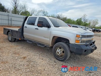 Czwarte zdjęcie samochodu z boku: 2019 CHEVROLET SILVERADO HD FLATBED TRUCK VIN:1GB4KVCY3KF152210 - miniatura