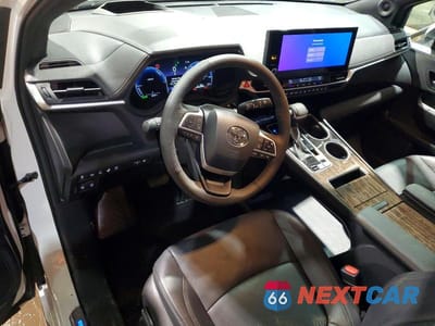 Zdjęcie 8 z 13 samochodu: 2025 TOYOTA SIENNA PLATINUM 7-PASSENGER VIN:5TDESKFC3SS201341 - miniatura