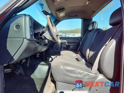 Zdjęcie 7 z 12 samochodu: 2002 CHEVROLET SILVERADO K1500 VIN:1GCEK14V12Z163878 - miniatura