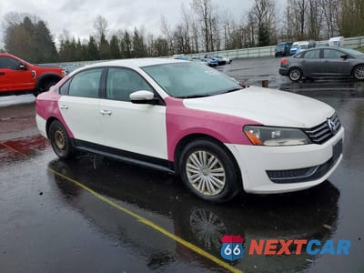 Czwarte zdjęcie samochodu z boku: 2014 VOLKSWAGEN PASSAT S VIN:1VWAT7A3XEC023284 - miniatura