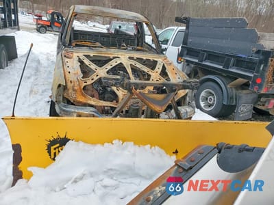 Piąte zdjęcie samochodu w środku: 2005 GMC SIERRA K2500 HEAVY DUTY VIN:1GTHK24U45E137538 - miniatura