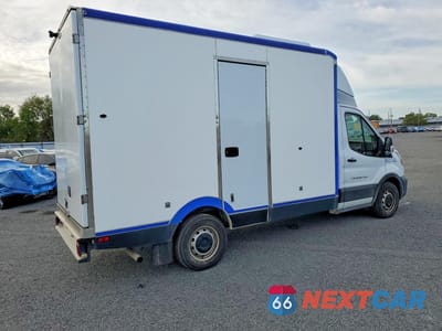 Trzecie zdjęcie samochodu z tyłu: 2022 FORD TRANSIT DELIVERY TRUCK VIN:1FDBW5Z82NKA31643 - miniatura