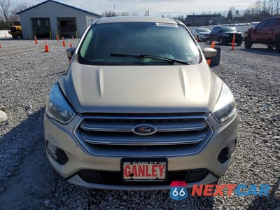 Piąte zdjęcie samochodu w środku: 2017 FORD ESCAPE SE VIN:1FMCU0GD7HUB66056 - miniatura