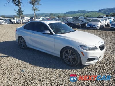 Czwarte zdjęcie samochodu z boku: 2016 BMW M235I VIN:WBA1J7C52GV359586 - miniatura