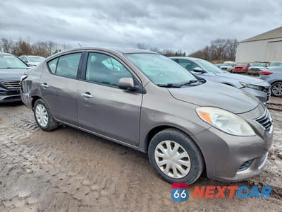 Czwarte zdjęcie samochodu z boku: 2014 NISSAN VERSA 1.6 SV VIN:3N1CN7AP1EL835086 - miniatura