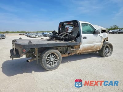 Trzecie zdjęcie samochodu z tyłu: 2005 CHEVROLET SILVERADO FLATBED TRUCK VIN:1GCHK24U65E234689 - miniatura