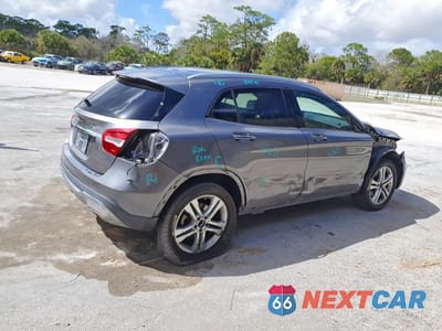 Trzecie zdjęcie samochodu z tyłu: 2019 MERCEDES-BENZ GLA 250 4MATIC VIN:WDCTG4GB5KJ584541 - miniatura