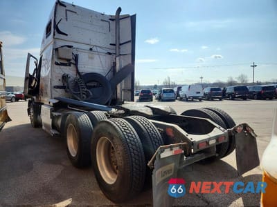 Trzecie zdjęcie samochodu z tyłu: 2014 VOLVO VNL SEMI TRUCK VIN:4V4NC9TG2EN176153 - miniatura