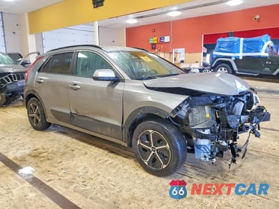 Czwarte zdjęcie samochodu z boku: 2024 KIA NIRO LX VIN:KNDCP3LE7R5155632 - miniatura