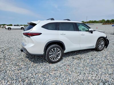 Trzecie zdjęcie samochodu z tyłu: 2025 TOYOTA HIGHLANDER HYBRID PLATINUM VIN:5TDEBRCH3SS688078 - miniatura