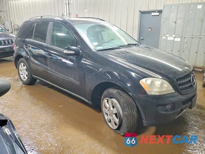 Czwarte zdjęcie samochodu z boku: 2006 MERCEDES-BENZ ML 350 VIN:4JGBB86E96A091997 - miniatura