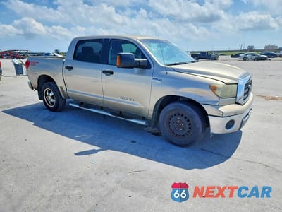 Czwarte zdjęcie samochodu z boku: 2008 TOYOTA TUNDRA SR5 VIN:5TFEV54118X046169 - miniatura