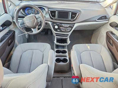 Zdjęcie 8 z 12 samochodu: 2020 CHRYSLER VOYAGER LX VIN:2C4RC1CG9LR131192 - miniatura