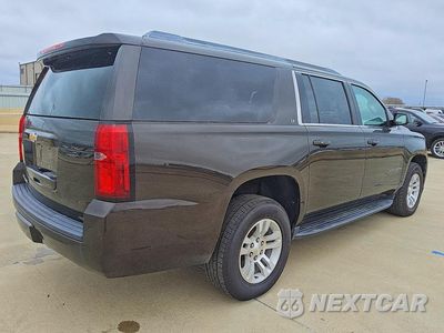 Trzecie zdjęcie samochodu z tyłu: 2018 CHEVROLET SUBURBAN K1500 LT VIN:1GNSKHKC8JR141329 - miniatura