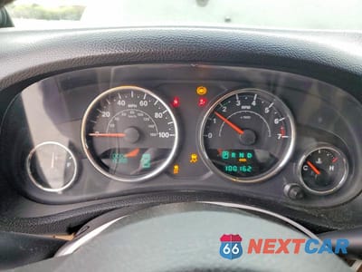 Zdjęcie 9 z 12 samochodu: 2014 JEEP WRANGLER UNLIMITED SAHARA VIN:1C4BJWEG3EL118290 - miniatura