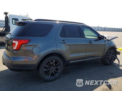 Trzecie zdjęcie samochodu z tyłu: 2018 FORD EXPLORER XLT VIN:1FM5K7D8XJGB09496 - miniatura