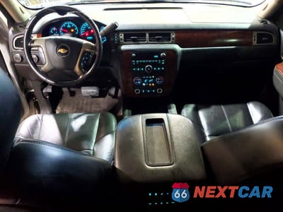 Zdjęcie 8 z 13 samochodu: 2011 CHEVROLET SUBURBAN K1500 LT VIN:1GNSKJE3XBR309170 - miniatura