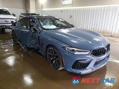 Czwarte zdjęcie samochodu z boku: 2022 BMW M8 VIN:WBSGV0C09NCH48923 - miniatura