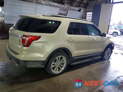 Trzecie zdjęcie samochodu z tyłu: 2018 FORD EXPLORER XLT VIN:1FM5K8D83JGA50250 - miniatura