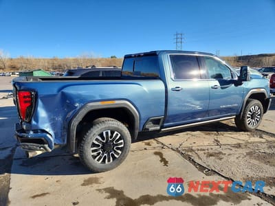 Trzecie zdjęcie samochodu z tyłu: 2026 GMC SIERRA K2500 DENALI ULTIMATE VIN:1GT4UXEY7TF106136 - miniatura