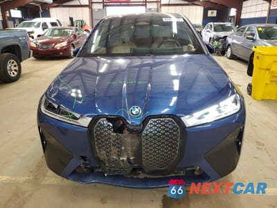Piąte zdjęcie samochodu w środku: 2025 BMW IX XDRIVE50 VIN:WB523CF08SCU04038 - miniatura