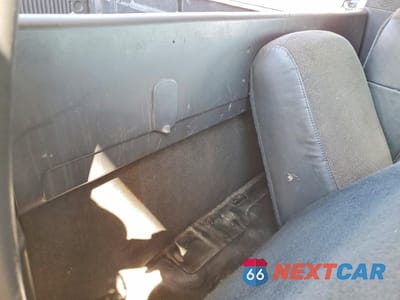 Zdjęcie 10 z 13 samochodu: 2000 CHEVROLET SILVERADO C1500 VIN:1GCEC14WXYZ172013 - miniatura