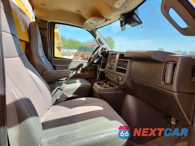 Zdjęcie 10 z 12 samochodu: 2022 GMC SAVANA BOX TRUCK VIN:7GZ37TC79NN001938 - miniatura