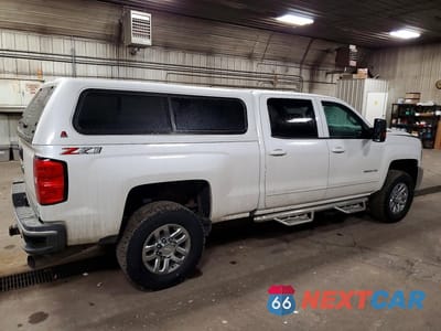 Trzecie zdjęcie samochodu z tyłu: 2019 CHEVROLET SILVERADO K3500 LT VIN:1GC4KWCY5KF277582 - miniatura