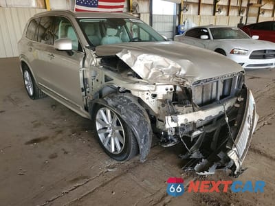 Czwarte zdjęcie samochodu z boku: 2016 VOLVO XC90 T6 VIN:YV4A22PL3G1036230 - miniatura