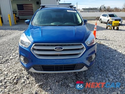 Piąte zdjęcie samochodu w środku: 2018 FORD ESCAPE SE VIN:1FMCU9GD5JUC61967 - miniatura