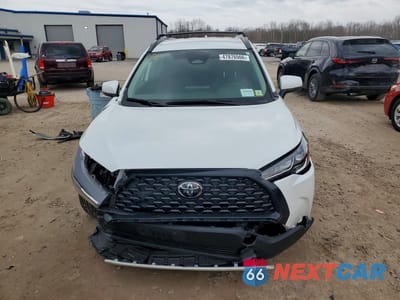 Piąte zdjęcie samochodu w środku: 2023 TOYOTA COROLLA CROSS LE VIN:7MUCAABG5PV050027 - miniatura