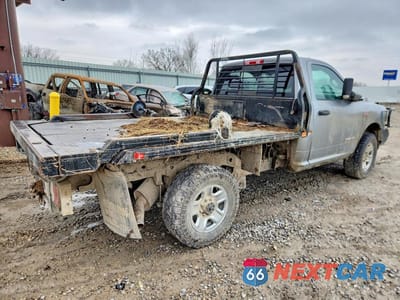 Trzecie zdjęcie samochodu z tyłu: 2019 RAM 2500 TRADESMAN VIN:3C6MR5AJ0KG661562 - miniatura