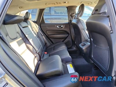 Zdjęcie 11 z 13 samochodu: 2021 VOLVO XC60 T5 MOMENTUM VIN:YV4102RK4M1835374 - miniatura