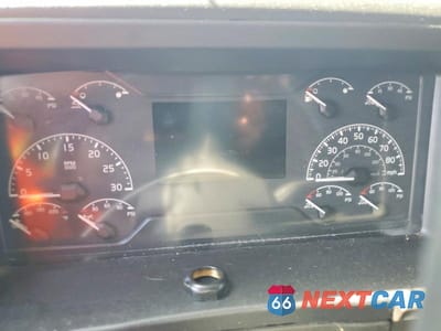 Zdjęcie 8 z 10 samochodu: 2022 VOLVO VNL SEMI TRUCK VIN:4V4NC9EH0NN301236 - miniatura