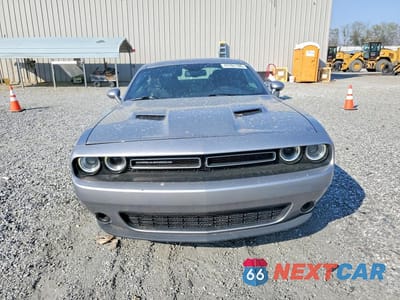 Piąte zdjęcie samochodu w środku: 2017 DODGE CHALLENGER SXT VIN:2C3CDZAGXHH592360 - miniatura