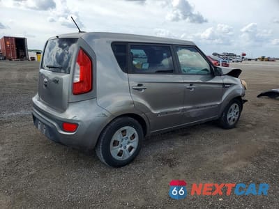 Trzecie zdjęcie samochodu z tyłu: 2013 KIA SOUL BASE VIN:KNDJT2A53D7609338 - miniatura