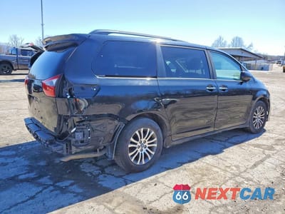Trzecie zdjęcie samochodu z tyłu: 2020 TOYOTA SIENNA XLE 8-PASSENGER VIN:5TDYZ3DC6LS037005 - miniatura