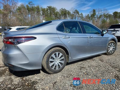 Trzecie zdjęcie samochodu z tyłu: 2022 TOYOTA CAMRY HYBRID LE VIN:4T1C31AKXNU584655 - miniatura