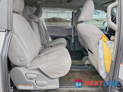 Zdjęcie 11 z 12 samochodu: 2017 TOYOTA SIENNA LE VIN:5TDKZ3DC2HS833862 - miniatura